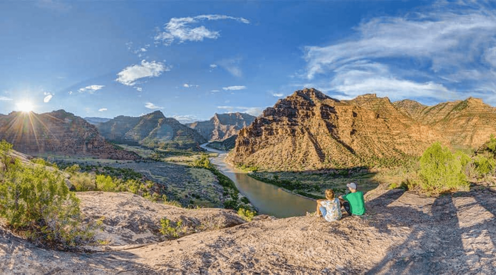 2 people overlooking desolation canyon on the green river